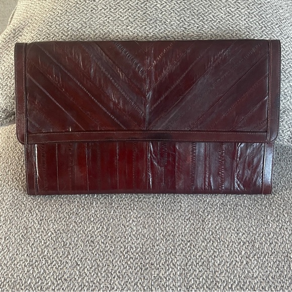 Vtg Sunco Genuine Eel Skin Clutch Burgundy Fold Over Purse Chevron 70s Korea - Picture 5 of 6